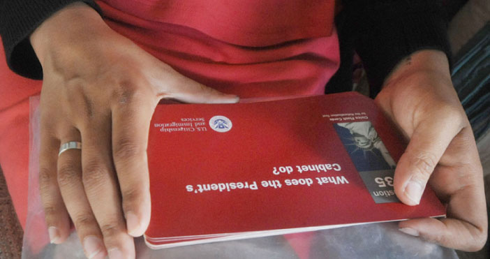 Tăng số lượng đơn xin nhập quốc tịch Mỹ trước ngày bầu cử tổng thống