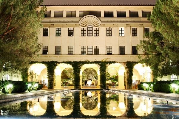 Khuôn viên Viện Công nghệ California rất khang trang và đẹp mắt