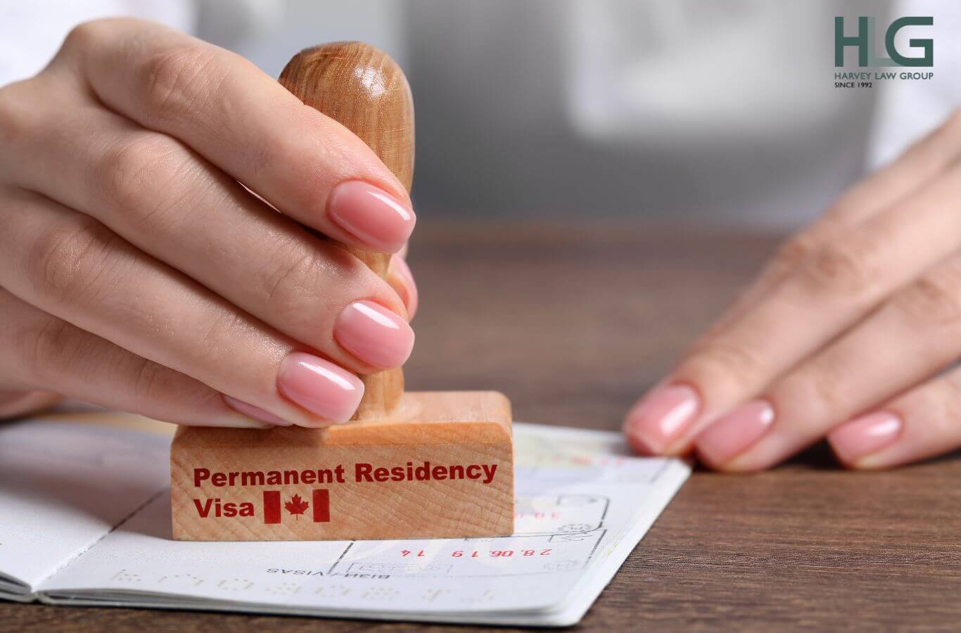 Khi có thẻ PR, bạn có thể làm việc tại bất kỳ doanh nghiệp nào của Canada
