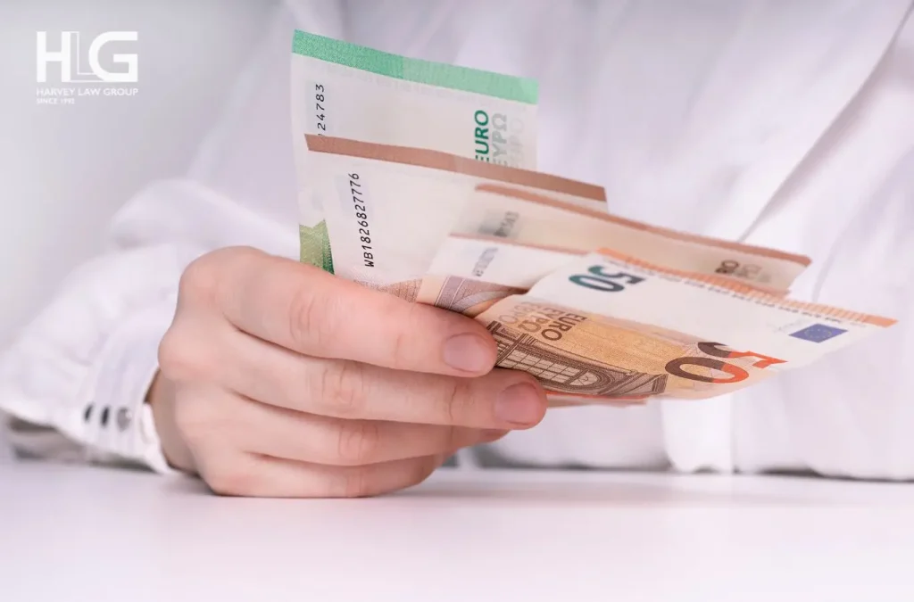 Chi phí định cư Pháp gồm lệ phí hồ sơ, thẻ cư trú và các khoản chuẩn bị giấy tờ tùy từng trường hợp