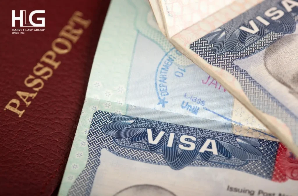Hồ sơ xin visa EB-1A gồm I-140, bằng chứng năng lực xuất chúng và các giấy tờ hỗ trợ liên quan